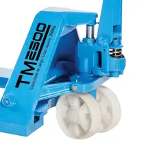 Transpalete Manual Paletrans TM2500TN 2500kg com Roda Dupla de Nylon 680mm x 1150mm